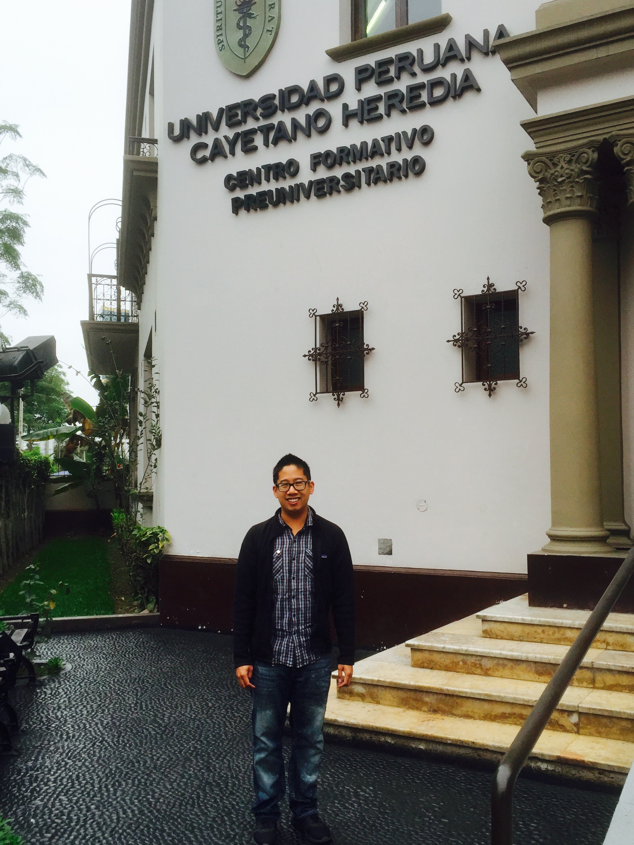 nthony Bui, MPH, arriving at the CRONICAS office located on the UPCH campus. 